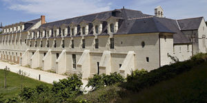 abbaye-de-fontevraud-facade-2
