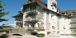 augeval-hotel-facade-1